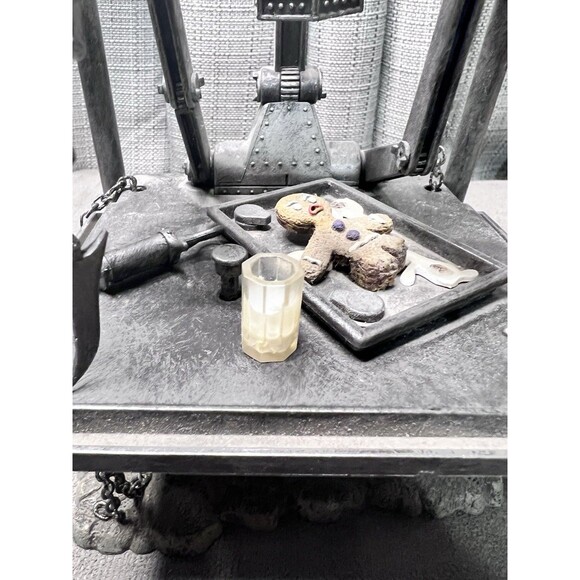 Shrek McFarlane Toys Talking Lord Farquaad Playset Duloc Dungeon Gingy Works - Picture 10 of 16